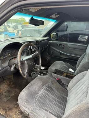 2001 Chevrolet S-10 Base