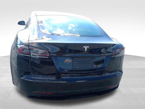 2022 Tesla Model S Base