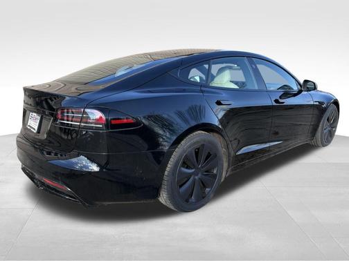2022 Tesla Model S Base