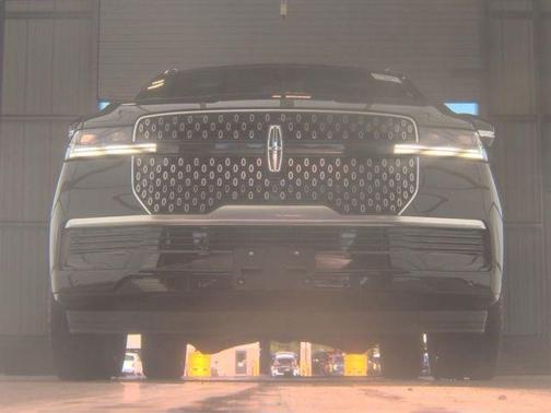 Black Metallic 2025 Lincoln Navigator Reserve