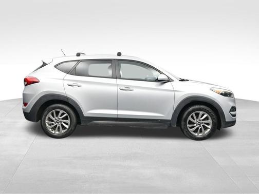 Chromium Silver 2016 Hyundai TUCSON SE