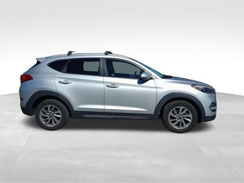 Chromium Silver 2016 Hyundai TUCSON SE