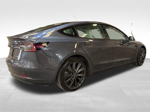 Midnight Silver Metallic 2022 Tesla Model 3 Long Range