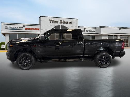 Diamond Black Crystal Pearlcoat 2025 RAM 2500 Laramie Crew Cab 4x4 6'4' Box