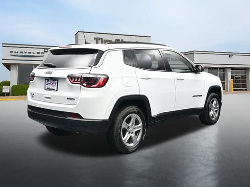 Bright White Clearcoat 2024 Jeep Compass Latitude