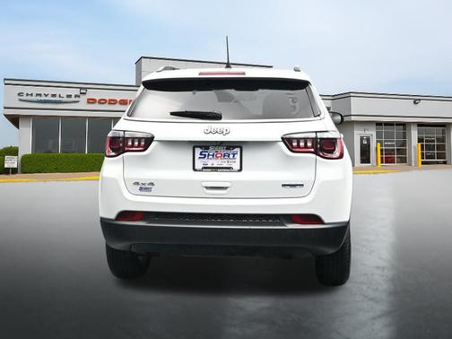 Bright White Clearcoat 2024 Jeep Compass Latitude