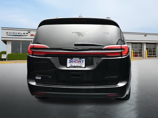 Diamond Black 2025 Chrysler Pacifica Limited