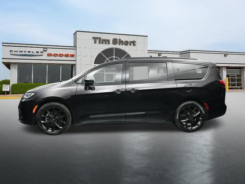 Diamond Black 2025 Chrysler Pacifica Limited