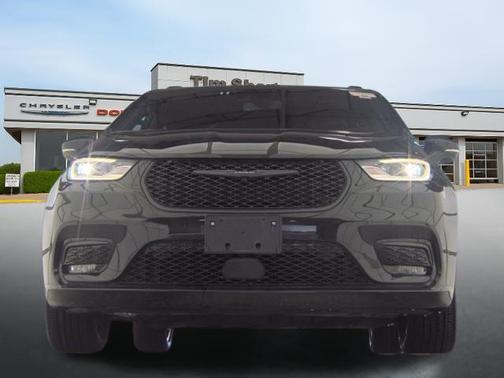Diamond Black 2025 Chrysler Pacifica Limited