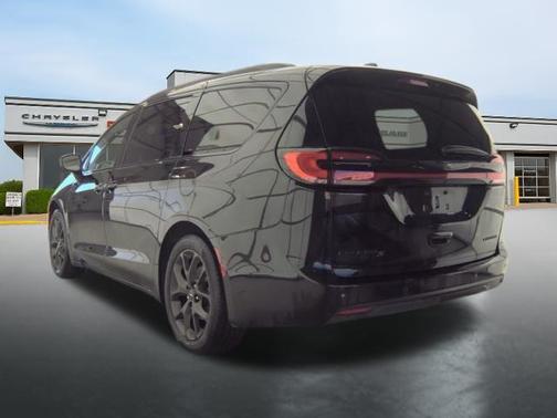 Diamond Black 2025 Chrysler Pacifica Limited
