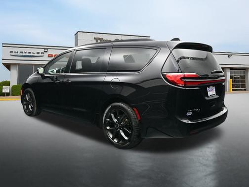 Diamond Black 2025 Chrysler Pacifica Limited