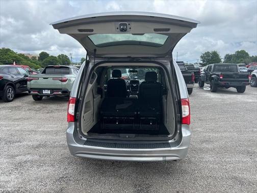 2016 Chrysler Town & Country Touring