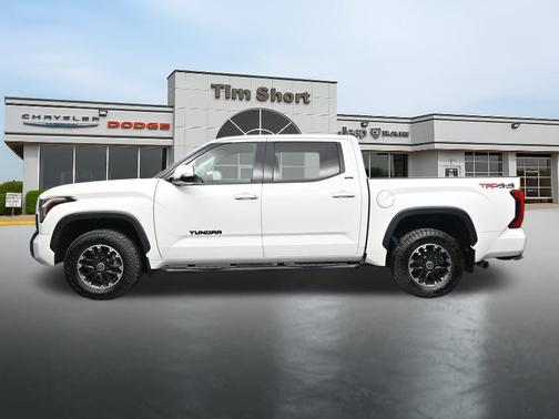 White 2022 Toyota Tundra SR5