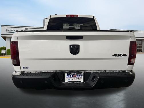 2024 RAM 1500 Classic Warlock Crew Cab 4x4 5'7' Box