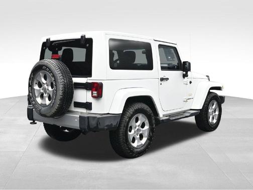 Bright White Clearcoat 2014 Jeep Wrangler Sahara