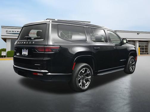 Diamond Black Crystal Pearlcoat 2024 Jeep Wagoneer Series III 4x4