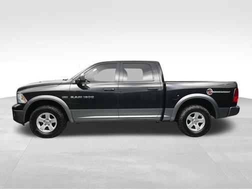 Brilliant Black Crystal Pearlcoat 2011 Dodge Ram 1500 SLT