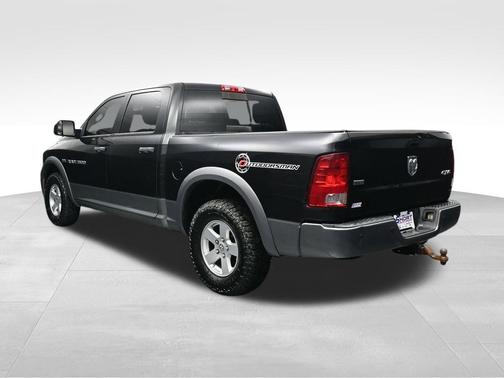 Brilliant Black Crystal Pearlcoat 2011 Dodge Ram 1500 SLT