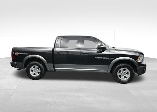 Brilliant Black Crystal Pearlcoat 2011 Dodge Ram 1500 SLT
