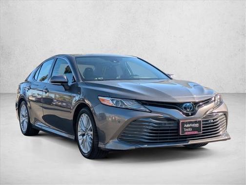 2019 Toyota Camry Hybrid XLE