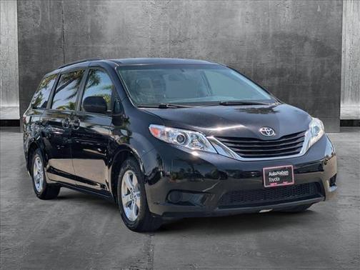 2017 Toyota Sienna LE