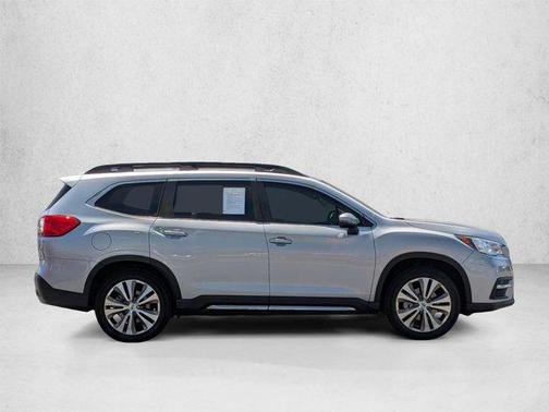 Ice Silver Metallic 2022 Subaru Ascent Limited 8-Passenger