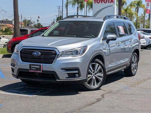 Ice Silver Metallic 2022 Subaru Ascent Limited 8-Passenger
