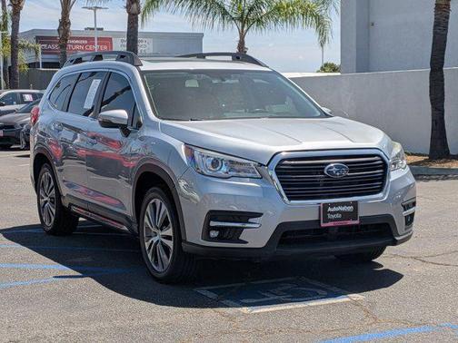 Ice Silver Metallic 2022 Subaru Ascent Limited 8-Passenger