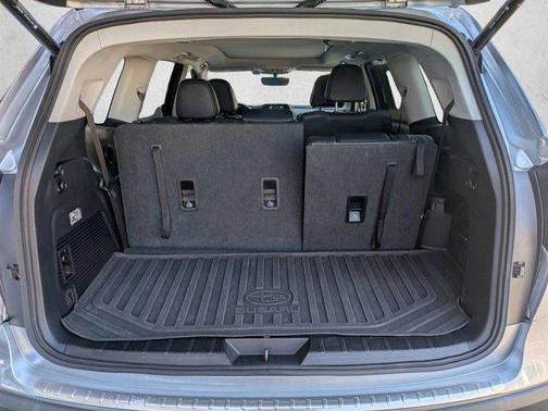 Ice Silver Metallic 2022 Subaru Ascent Limited 8-Passenger