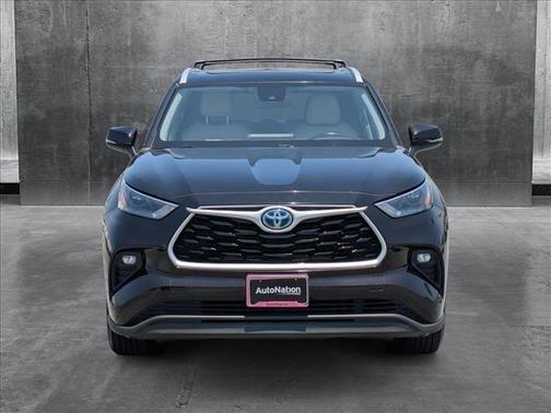 2022 Toyota Highlander Hybrid XLE