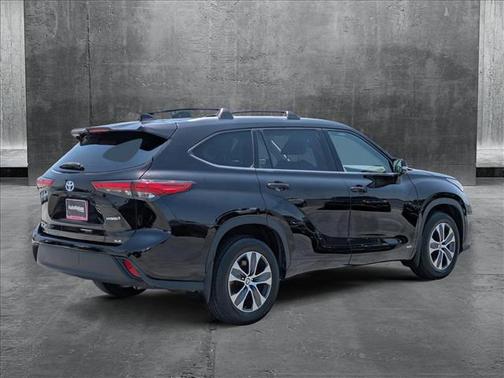 2022 Toyota Highlander Hybrid XLE