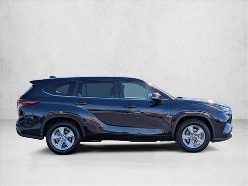 2025 Toyota Highlander LE