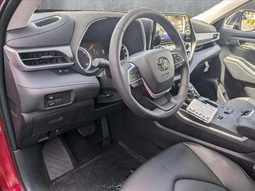 2025 Toyota Highlander Hybrid XLE