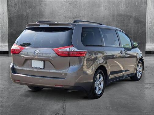 2015 Toyota Sienna LE
