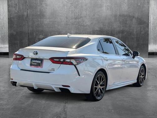 2024 Toyota Camry Hybrid SE