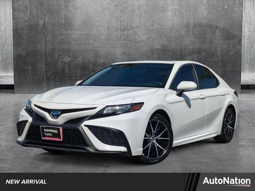 2024 Toyota Camry Hybrid SE