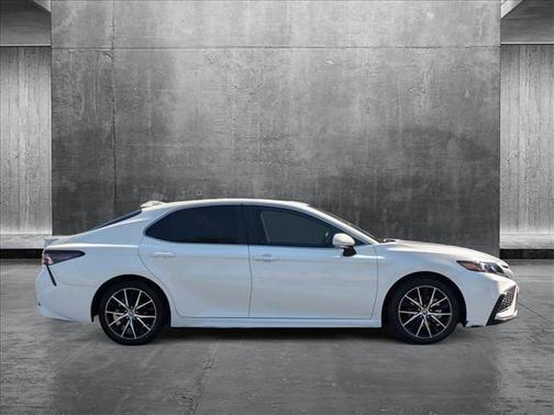 2024 Toyota Camry Hybrid SE