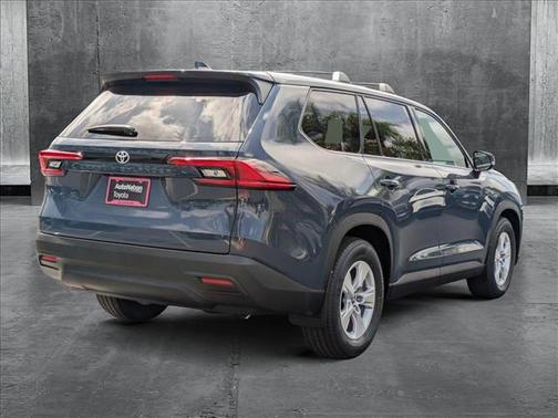 2025 Toyota Highlander LE