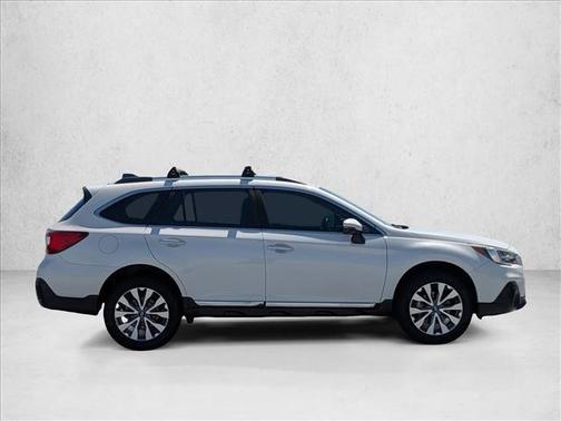 Crystal White Pearl 2019 Subaru Outback 3.6R Touring