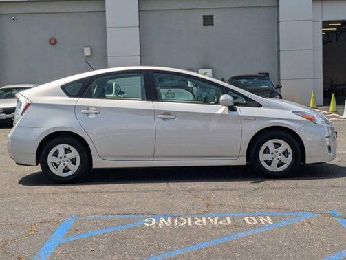 2010 Toyota Prius III