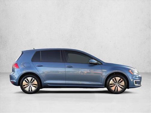 2016 Volkswagen e-Golf SE