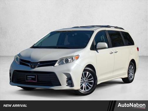 2018 Toyota Sienna XLE