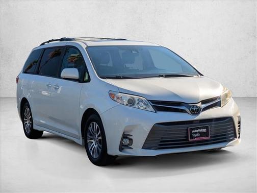 2018 Toyota Sienna XLE