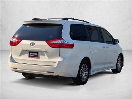 2018 Toyota Sienna XLE