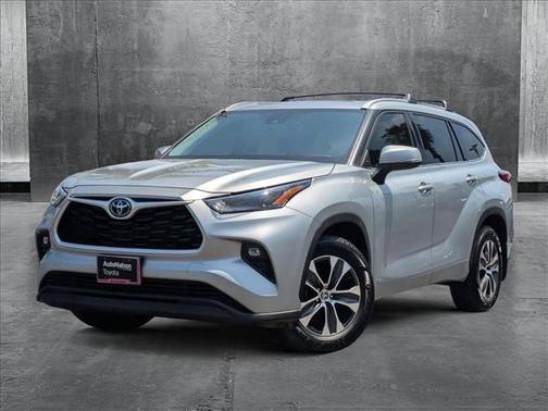 2022 Toyota Highlander Hybrid XLE