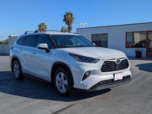 2022 Toyota Highlander LE