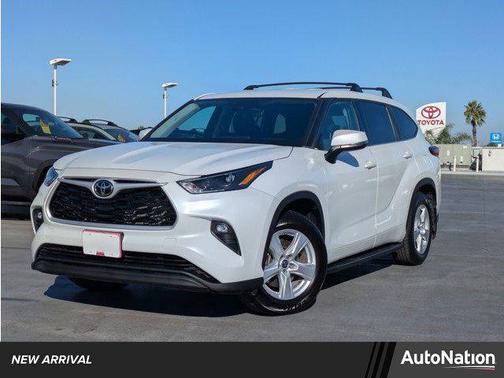 2022 Toyota Highlander LE