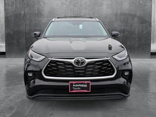 2025 Toyota Highlander Hybrid XLE