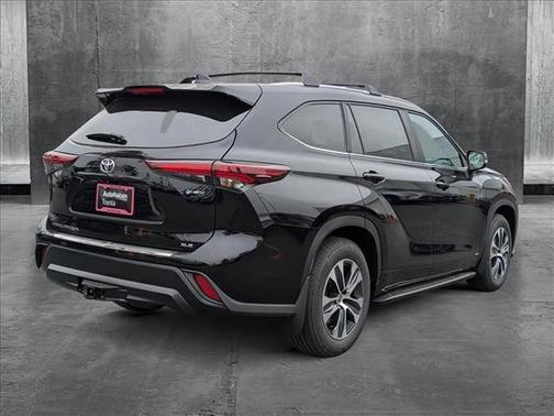 2025 Toyota Highlander Hybrid XLE