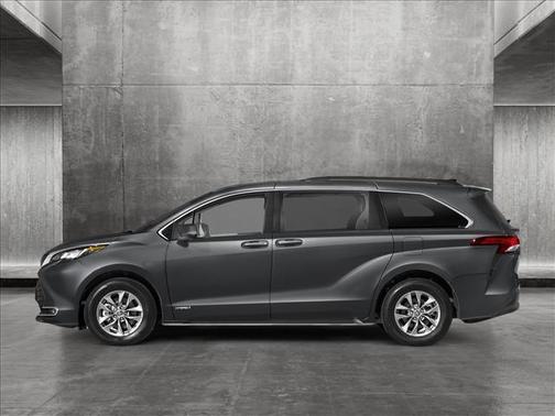 2025 Toyota Sienna XLE 8 Passenger